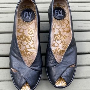 Fly London Women’s Sz 37 Yaff Black Graphite Leather Wedge Peep Toe Sandals